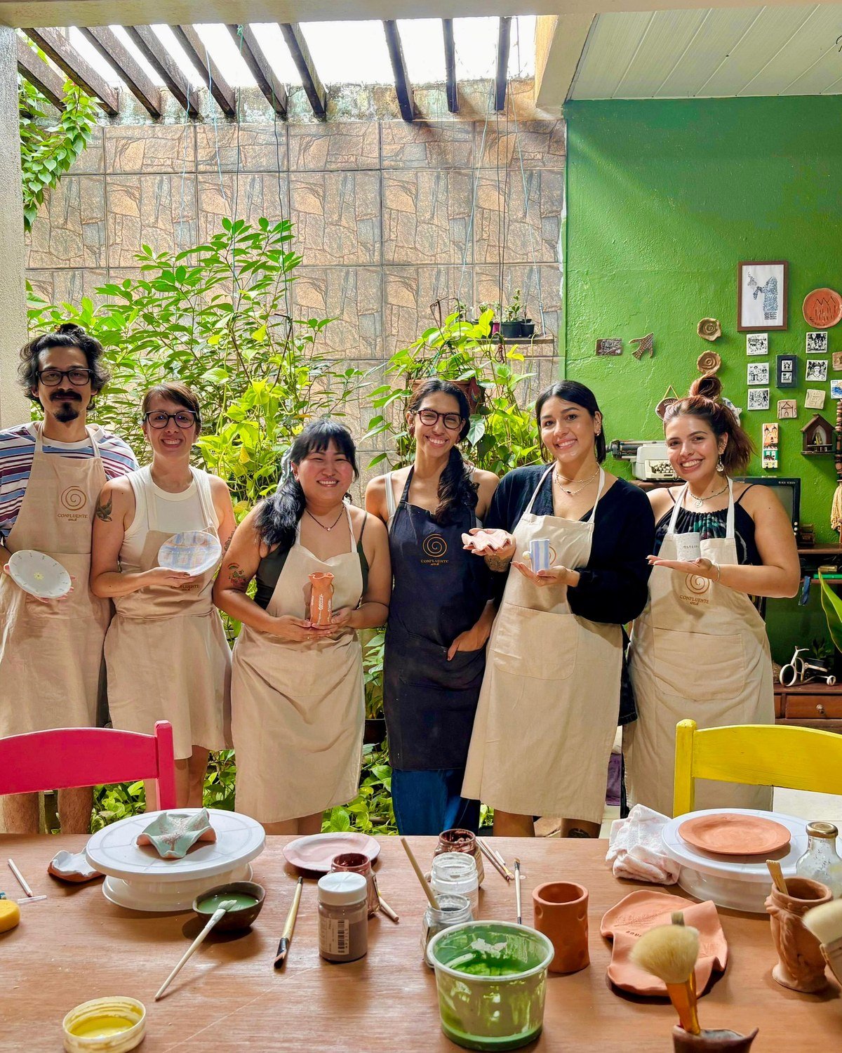 Turma reunida no ateliê após a oficina